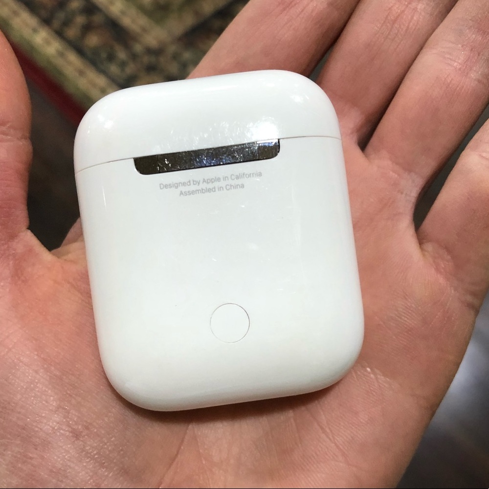 Apple AirPods - Picture 8 of 12